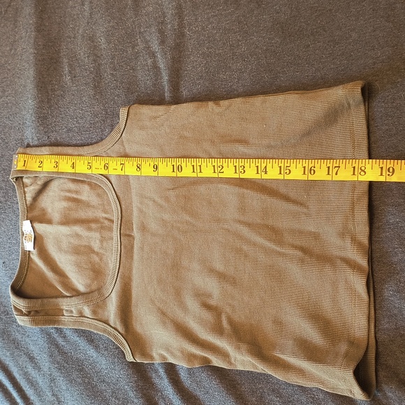 NWOT khaki green crop tank top - Picture 4 of 4